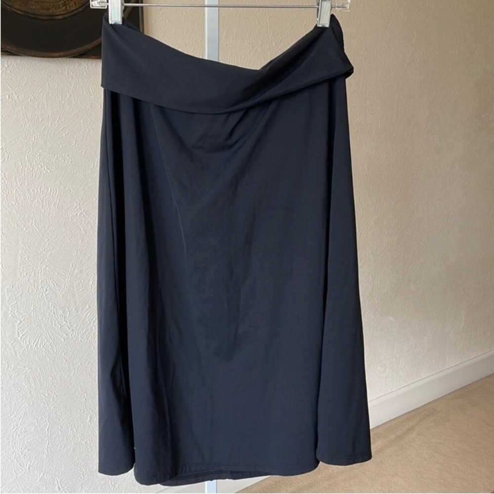 Title Nine black silky sporty midi skirt